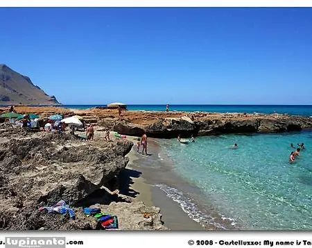 Splendida Villetta Tra Gli Ulivi, Al Mare 卡斯泰卢佐