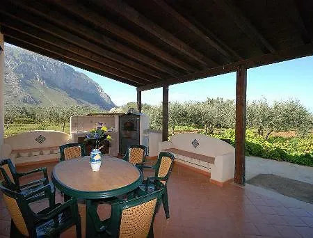 Splendida Villetta Tra Gli Ulivi, Al Mare * 卡斯泰卢佐